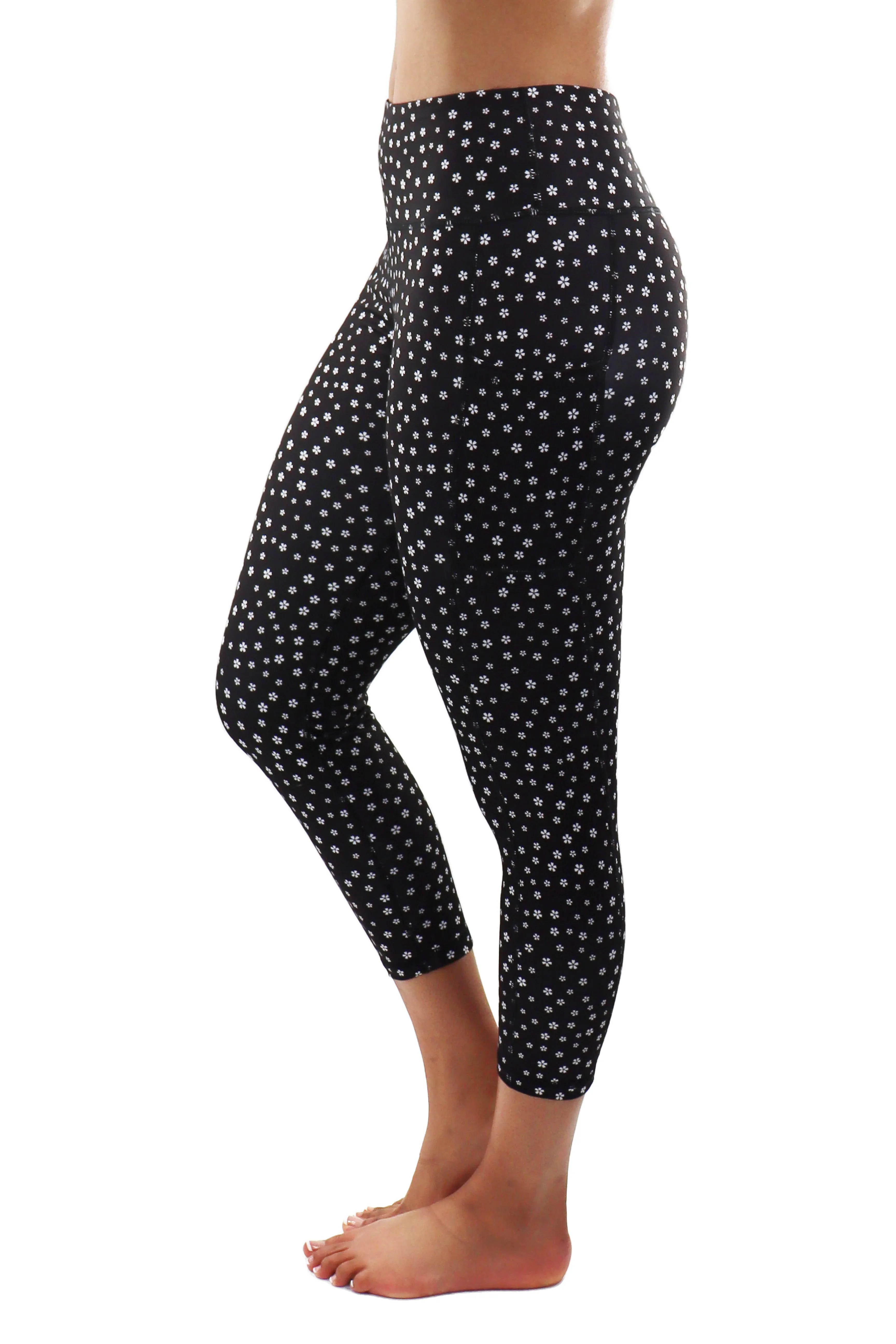 5304 - The Spring Floral Cell Pocket Capri - Black & White