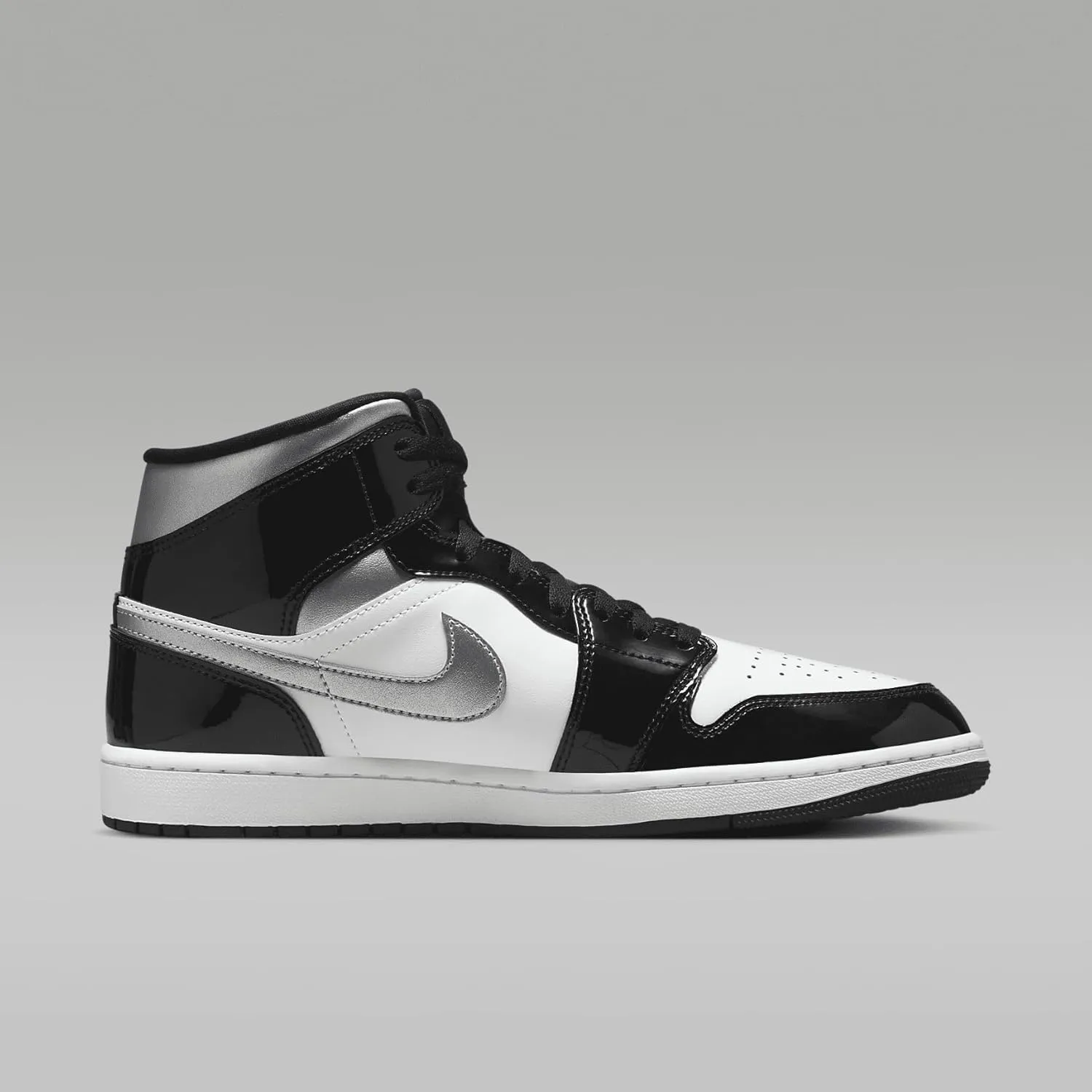 Air Jordan 1 Mid SE Men's Shoes (HV0789-010, Black/White/Metallic Gold/Metallic Silver)