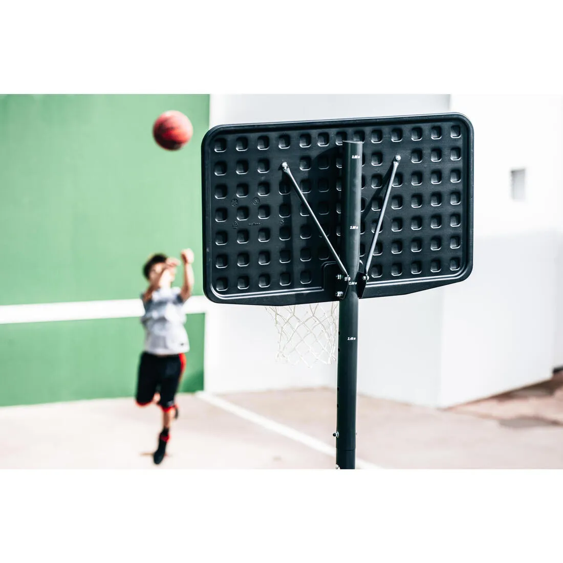 Basketball Hoop with Adjustable Stand (from 2.20 to 3.05m) B100 - Black