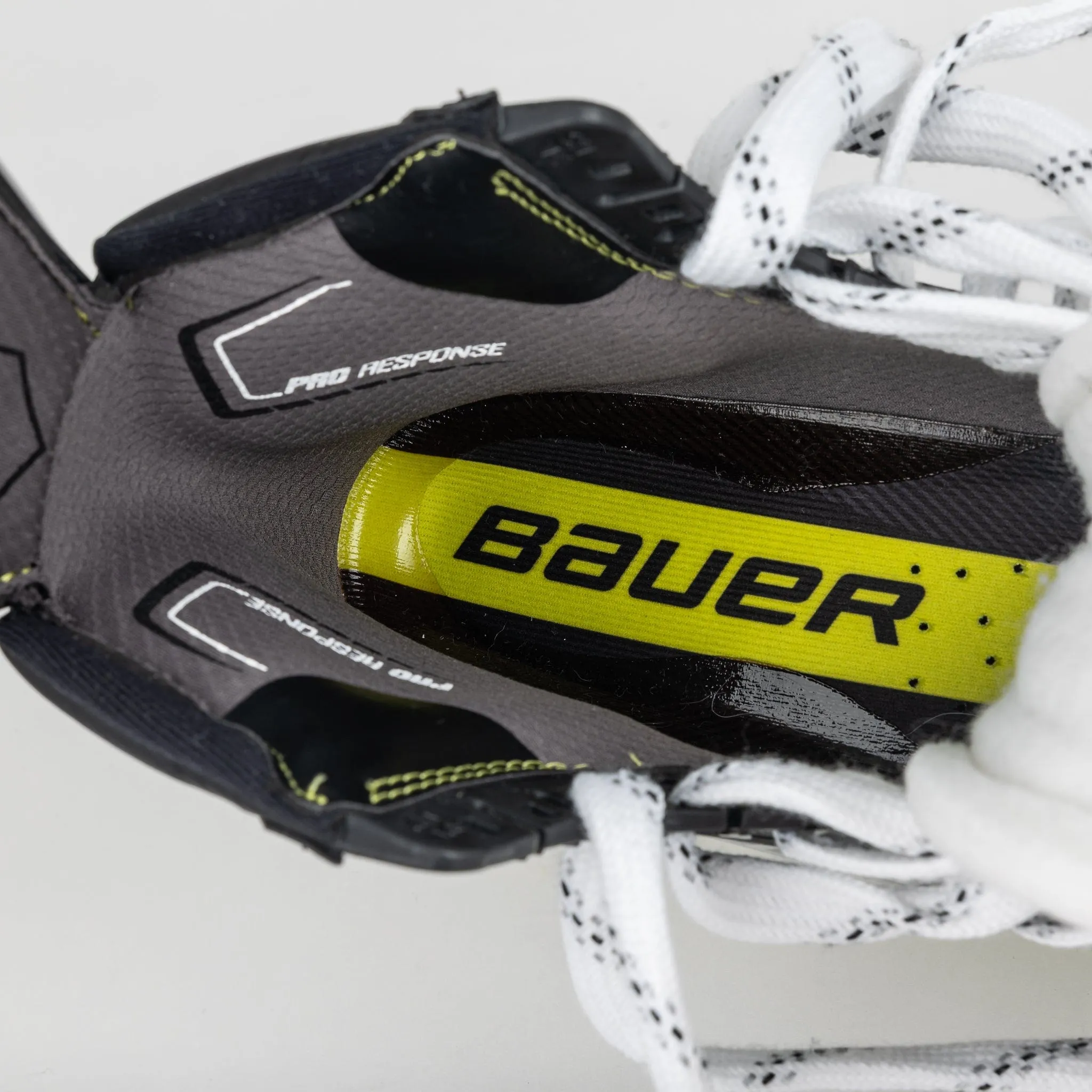 Bauer Vapor Hyperlite2 Senior Roller Hockey Skates