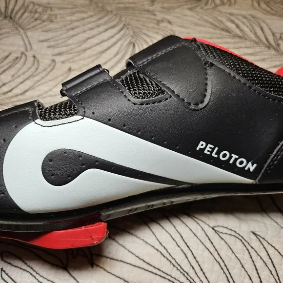 EUC Peloton Cycling Shoes PL-SH-B Men's EU 46 US Men’s 12 Black Red