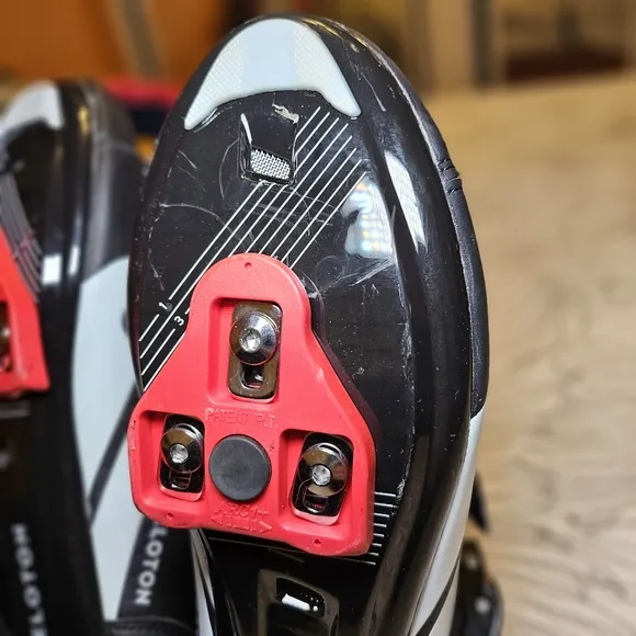 EUC Peloton Cycling Shoes PL-SH-B Men's EU 46 US Men’s 12 Black Red