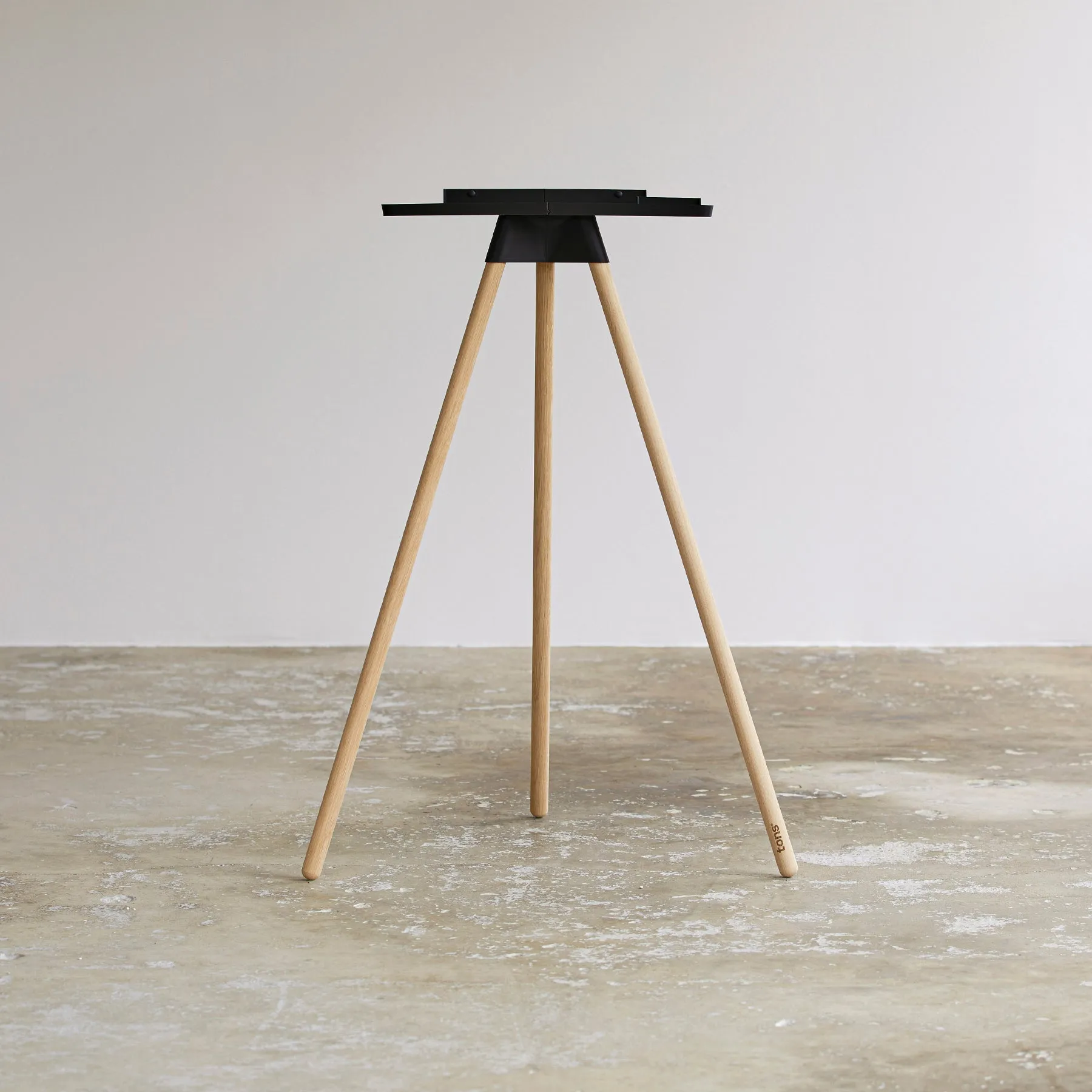 iPad Race Bar  - Natural Oak