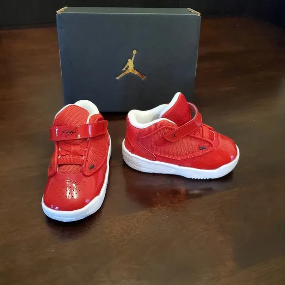 Jordan max aura 4 toddler size 7 shoes bright red